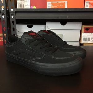 vans rowley all black